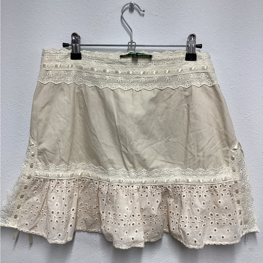 Tunnel vision,cream skirt size XL